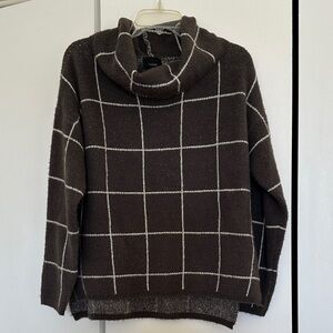 Lumière Gray Turtleneck Sweater